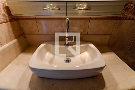 Casa à venda com 180m², 4 quartos e 3 vagasBanheiro 2