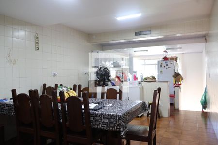 Casa à venda com 152m², 3 quartos e 2 vagas Casa à venda com 152m², 3 quartos e 2 vagasCozinha