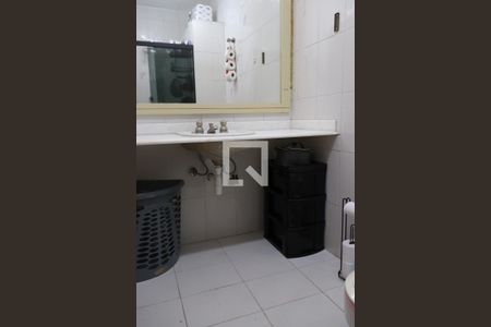 Casa à venda com 152m², 3 quartos e 2 vagas Casa à venda com 152m², 3 quartos e 2 vagasBanheiro