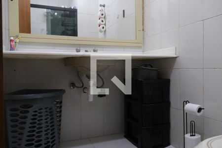 Casa à venda com 152m², 3 quartos e 2 vagas Casa à venda com 152m², 3 quartos e 2 vagasBanheiro