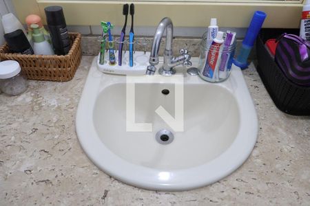 Casa à venda com 152m², 3 quartos e 2 vagas Casa à venda com 152m², 3 quartos e 2 vagasBanheiro