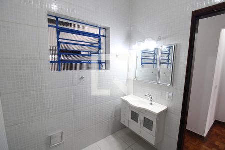 Casa à venda com 240m², 4 quartos e 6 vagasBanheiro 2