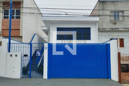 Casa à venda com 240m², 4 quartos e 6 vagas Casa à venda com 240m², 4 quartos e 6 vagasFachada