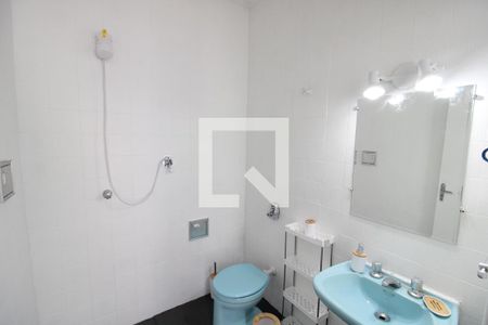 Casa à venda com 240m², 4 quartos e 6 vagasCasa 2 - Banheiro