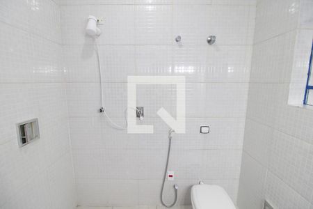 Casa à venda com 240m², 4 quartos e 6 vagasBanheiro 2