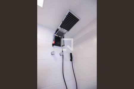 Banheiro de kitnet/studio para alugar com 1 quarto, 24m² em Sumarezinho, São Paulo