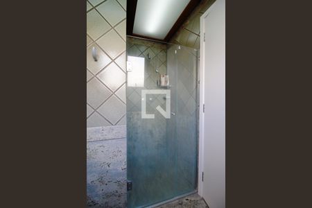 Apartamento à venda com 240m², 4 quartos e 4 vagas Apartamento à venda com 240m², 4 quartos e 4 vagasBanheiro da Suíte 2