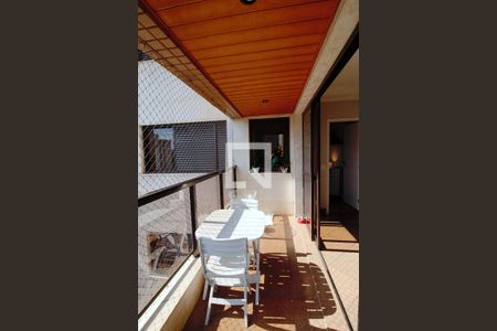 Apartamento à venda com 240m², 4 quartos e 4 vagas Apartamento à venda com 240m², 4 quartos e 4 vagasVaranda da Sala de jantar