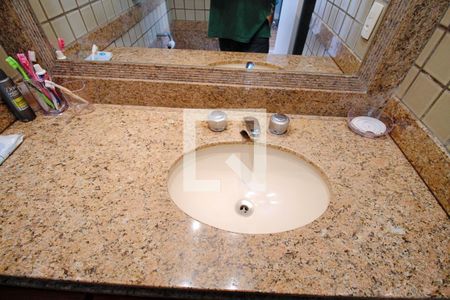 Apartamento à venda com 240m², 4 quartos e 4 vagas Apartamento à venda com 240m², 4 quartos e 4 vagasBanheiro da Suíte 1
