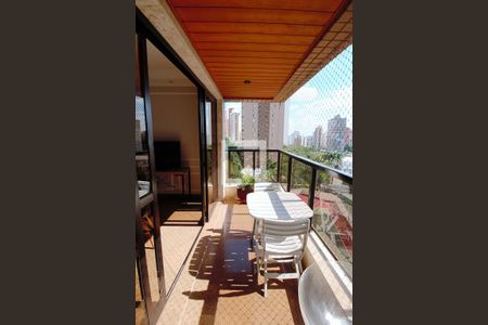 Apartamento à venda com 240m², 4 quartos e 4 vagas Apartamento à venda com 240m², 4 quartos e 4 vagasVaranda da Sala de jantar