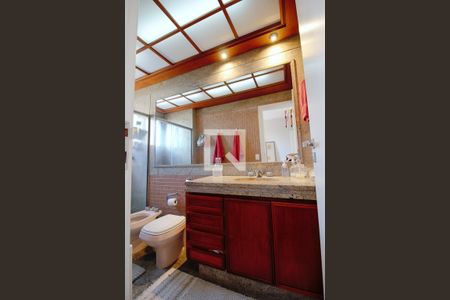 Apartamento à venda com 240m², 4 quartos e 4 vagas Apartamento à venda com 240m², 4 quartos e 4 vagasBanheiro da Suíte 3