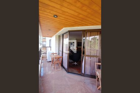 Apartamento à venda com 240m², 4 quartos e 4 vagas Apartamento à venda com 240m², 4 quartos e 4 vagasVaranda da Sala