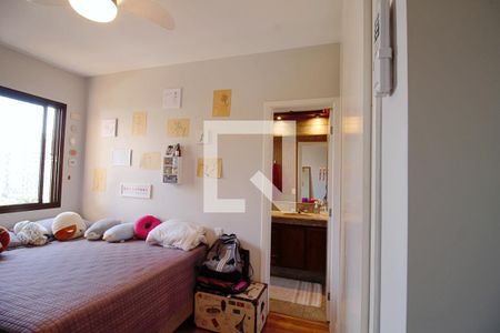 Apartamento à venda com 240m², 4 quartos e 4 vagas Apartamento à venda com 240m², 4 quartos e 4 vagasSuíte 3