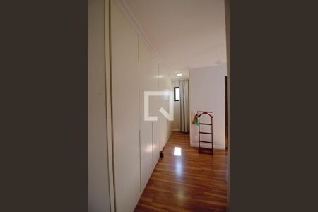 Apartamento à venda com 240m², 4 quartos e 4 vagas Apartamento à venda com 240m², 4 quartos e 4 vagasSuíte 4
