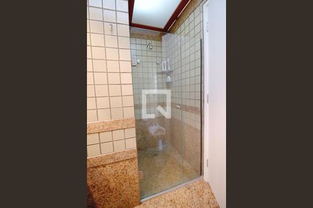 Apartamento à venda com 240m², 4 quartos e 4 vagas Apartamento à venda com 240m², 4 quartos e 4 vagasBanheiro da Suíte 1