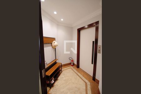 Apartamento à venda com 240m², 4 quartos e 4 vagas Apartamento à venda com 240m², 4 quartos e 4 vagashall Lavabo