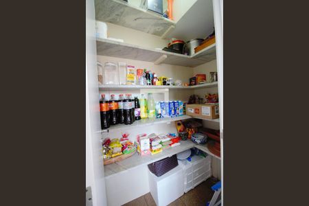 Apartamento à venda com 240m², 4 quartos e 4 vagas Apartamento à venda com 240m², 4 quartos e 4 vagasDispensa