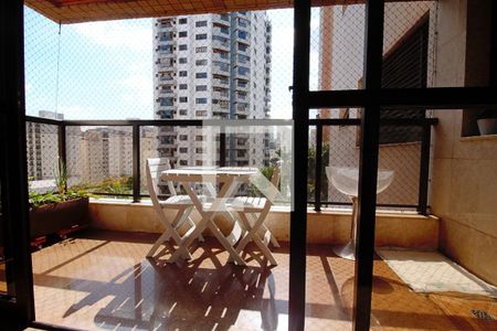 Apartamento à venda com 240m², 4 quartos e 4 vagas Apartamento à venda com 240m², 4 quartos e 4 vagasVaranda da Sala de jantar