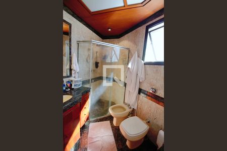 Apartamento à venda com 240m², 4 quartos e 4 vagas Apartamento à venda com 240m², 4 quartos e 4 vagasBanheiro da Suíte 4