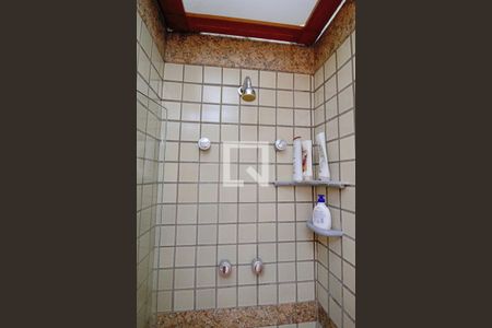 Apartamento à venda com 240m², 4 quartos e 4 vagas Apartamento à venda com 240m², 4 quartos e 4 vagasBanheiro da Suíte 1