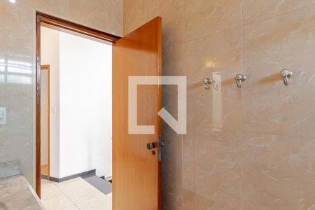 Casa para alugar com 150m², 3 quartos e 2 vagasBanheiro 