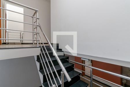 Casa para alugar com 150m², 3 quartos e 2 vagasEscadas