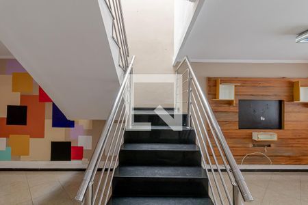 Casa para alugar com 150m², 3 quartos e 2 vagasEscadas