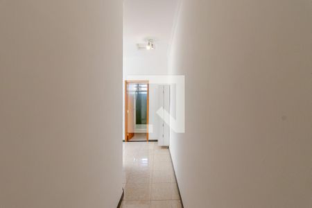 Casa para alugar com 150m², 3 quartos e 2 vagasCorredor