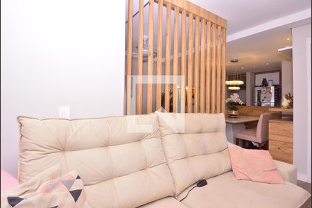 Sala de TV de apartamento à venda com 2 quartos, 65m² em Vila Industrial, Campinas