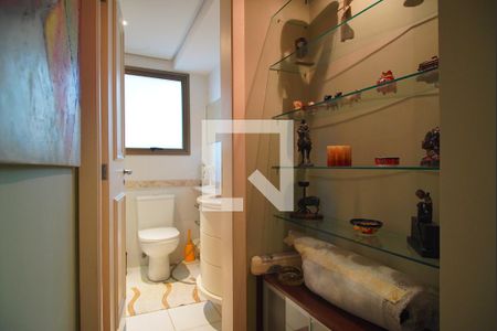 Apartamento para alugar com 300m², 3 quartos e 3 vagasBanheiro Corredor