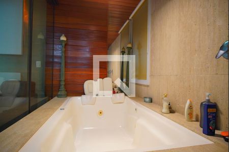 Apartamento para alugar com 300m², 3 quartos e 3 vagasBanheiro suite_Banheira