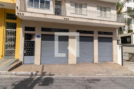 Casa à venda com 254m², 5 quartos e 3 vagas Casa à venda com 254m², 5 quartos e 3 vagasFachada