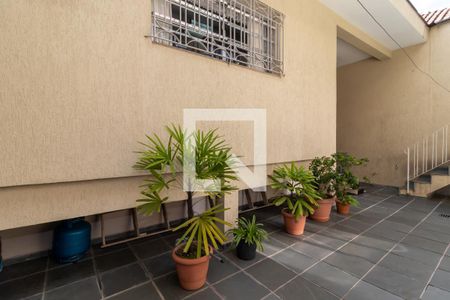Casa à venda com 254m², 5 quartos e 3 vagas Casa à venda com 254m², 5 quartos e 3 vagasQuintal