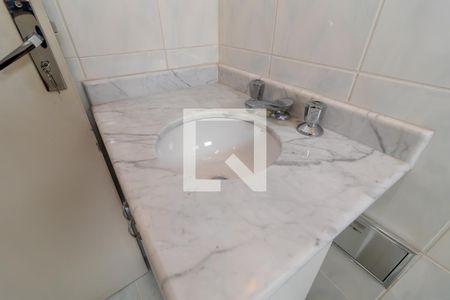 Casa à venda com 254m², 5 quartos e 3 vagas Casa à venda com 254m², 5 quartos e 3 vagasBanheiro da Edícula