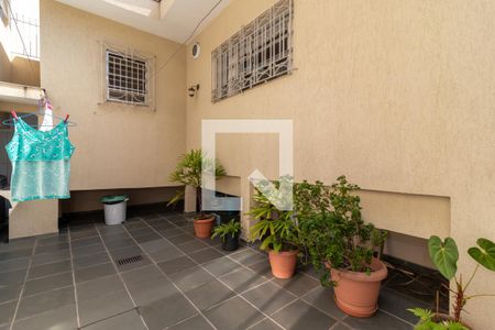 Casa à venda com 254m², 5 quartos e 3 vagas Casa à venda com 254m², 5 quartos e 3 vagasQuintal