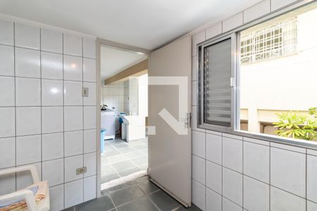 Casa à venda com 254m², 5 quartos e 3 vagas Casa à venda com 254m², 5 quartos e 3 vagasQuarto 4