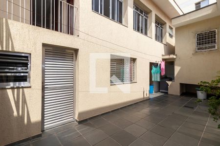 Casa à venda com 254m², 5 quartos e 3 vagas Casa à venda com 254m², 5 quartos e 3 vagasQuintal