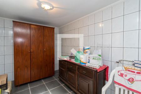 Casa à venda com 254m², 5 quartos e 3 vagas Casa à venda com 254m², 5 quartos e 3 vagasQuarto 4