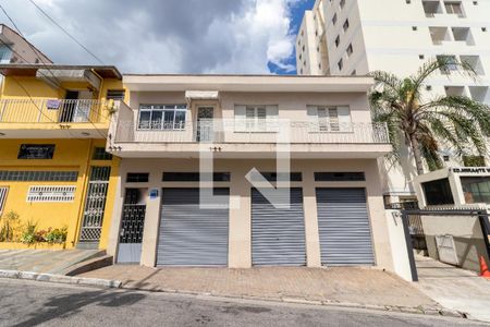 Casa à venda com 254m², 5 quartos e 3 vagas Casa à venda com 254m², 5 quartos e 3 vagasFachada