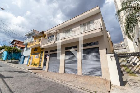 Casa à venda com 254m², 5 quartos e 3 vagas Casa à venda com 254m², 5 quartos e 3 vagasFachada