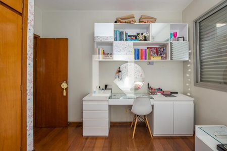 Apartamento à venda com 115m², 4 quartos e 2 vagasQuarto 3