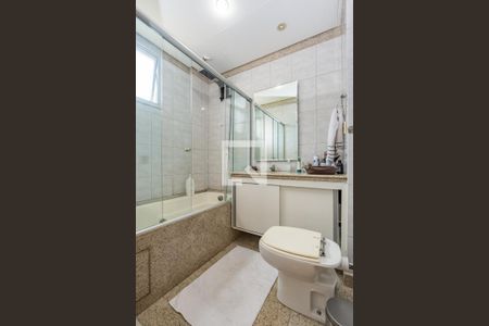 Apartamento à venda com 115m², 4 quartos e 2 vagasBanheiro da Suíte