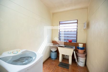 Casa à venda com 159m², 3 quartos e 2 vagasLavanderia