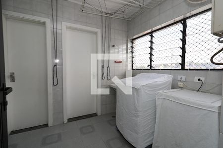 Apartamento para alugar com 226m², 4 quartos e 3 vagas Apartamento para alugar com 226m², 4 quartos e 3 vagasÁrea de Serviço