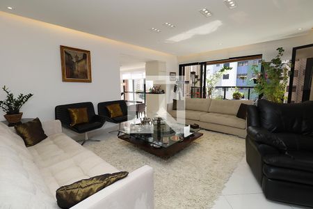 Apartamento para alugar com 226m², 4 quartos e 3 vagas Apartamento para alugar com 226m², 4 quartos e 3 vagasSala