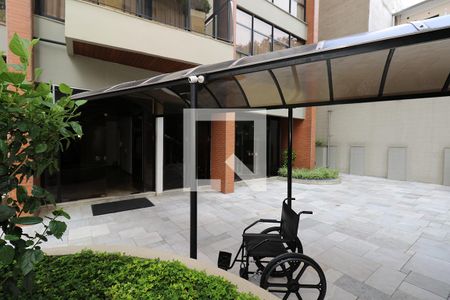 Apartamento para alugar com 226m², 4 quartos e 3 vagas Apartamento para alugar com 226m², 4 quartos e 3 vagasÁrea Comum - Fachada