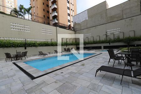 Apartamento para alugar com 226m², 4 quartos e 3 vagas Apartamento para alugar com 226m², 4 quartos e 3 vagasÁrea comum - Piscina