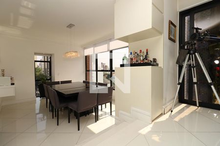 Apartamento para alugar com 226m², 4 quartos e 3 vagas Apartamento para alugar com 226m², 4 quartos e 3 vagasSala