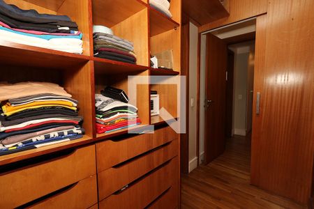 Apartamento para alugar com 226m², 4 quartos e 3 vagas Apartamento para alugar com 226m², 4 quartos e 3 vagasCloset Quarto 4 - Suíte