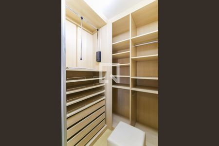 Casa para alugar com 250m², 3 quartos e 3 vagasCloset da suíte